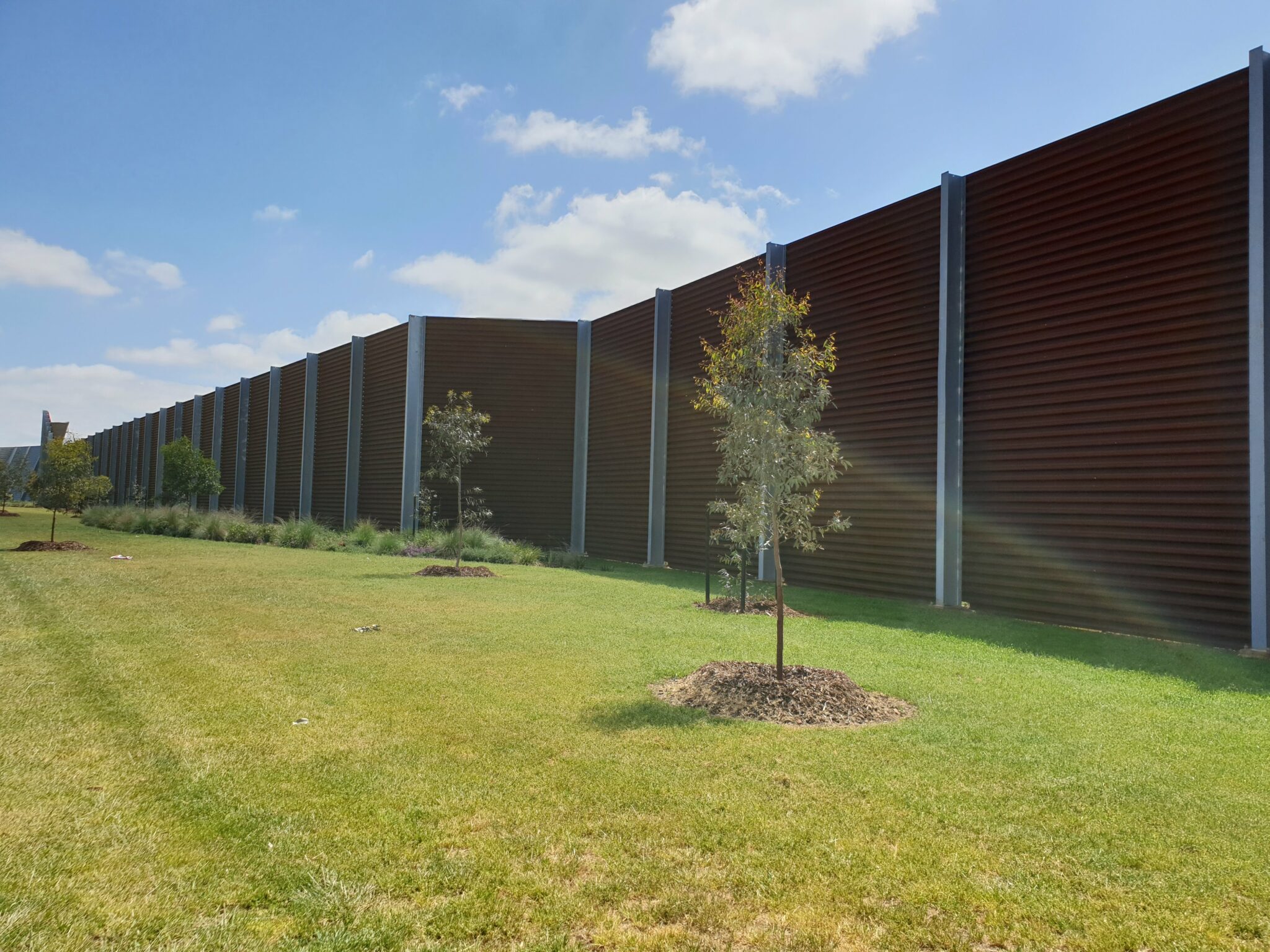 Steel noise wall